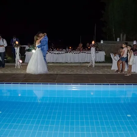 Vera Áyios Nikítas