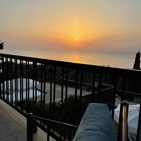 Vera Áyios Nikítas